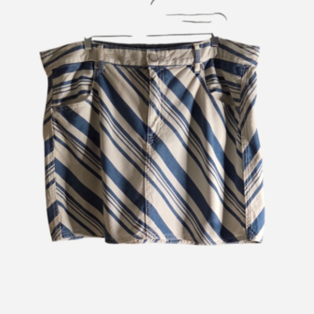 Universal Thread White and Navey Blue Mini Denim